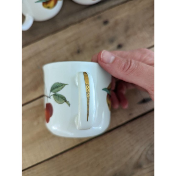 Vintage 1961 Royal Worcester Evesham Set of 4 Flat Cups / Fine Porcelain - Picture 10 of 10